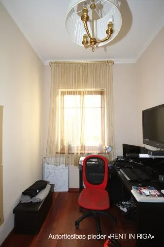 Jāņa Pliekšāna iela 25 4