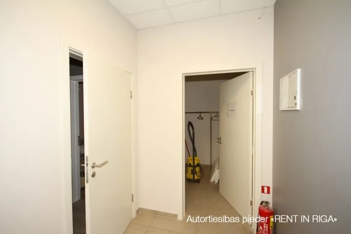 Izīrē tirdzniecības telpas, Bruņinieku iela 49 k-2, Rīga, Labais krasts, Centrs / 4 402 € 8
