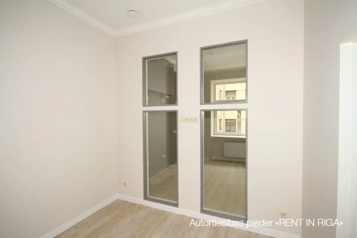 Izīrē tirdzniecības telpas, Bruņinieku iela 49 k-2, Rīga, Labais krasts, Centrs / 4 402 € 15
