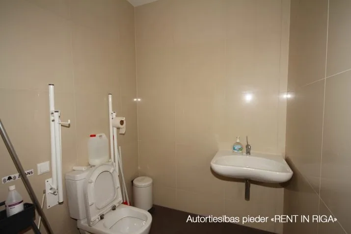 Izīrē tirdzniecības telpas, Bruņinieku iela 49 k-2, Rīga, Labais krasts, Centrs / 4 402 € 24