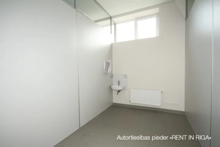 Izīrē tirdzniecības telpas, Bruņinieku iela 49 k-2, Rīga, Labais krasts, Centrs / 4 402 € 32