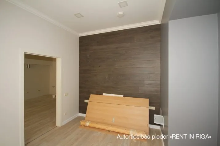 Izīrē tirdzniecības telpas, Bruņinieku iela 49 k-2, Rīga, Labais krasts, Centrs / 4 402 € 35