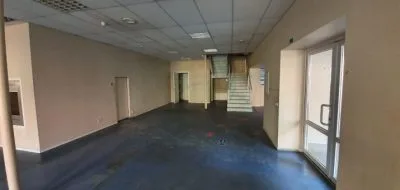 Izīrē tirdzniecības telpas, Skolas iela 2, Rīga, Labais krasts, Centrs / 675 € 2