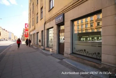 Izīrē tirdzniecības telpas, Brīvības iela 172, Rīga, Labais krasts, Centrs / 600 € 1