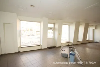 Izīrē tirdzniecības telpas, Brīvības iela 172, Rīga, Labais krasts, Centrs / 600 € 3