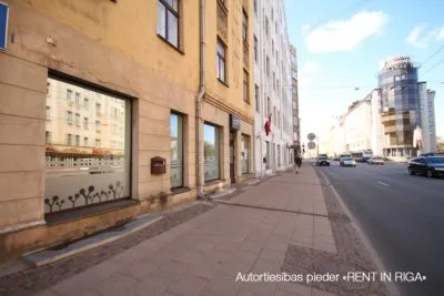 Izīrē tirdzniecības telpas, Brīvības iela 172, Rīga, Labais krasts, Centrs / 600 € 2