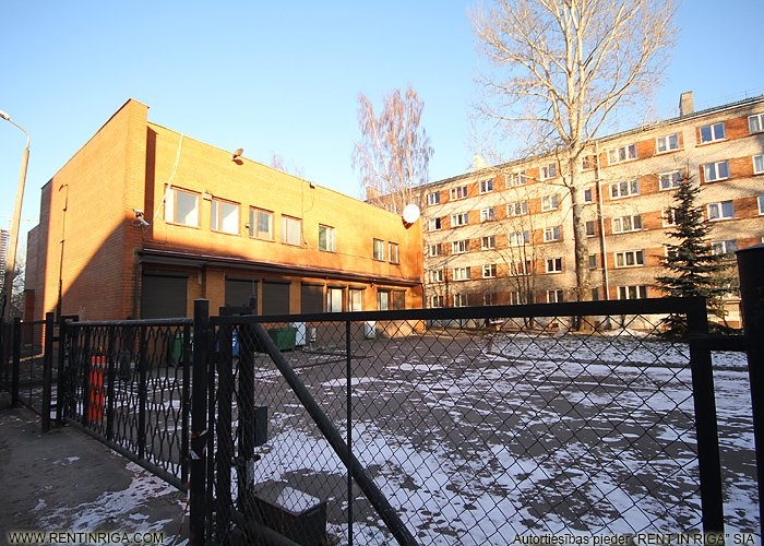 Trijādības iela 4 4