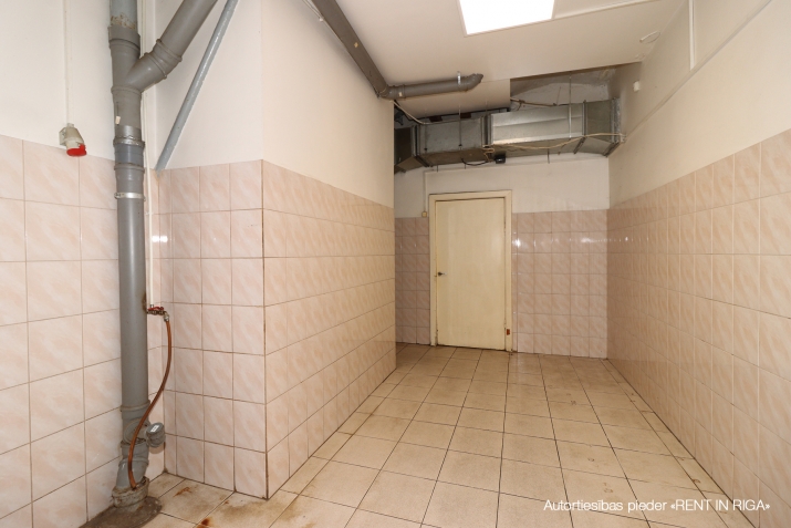 Izīrē komercplatību, Uriekstes iela 1, Rīga, Labais krasts, Centrs / 1 300 € 8
