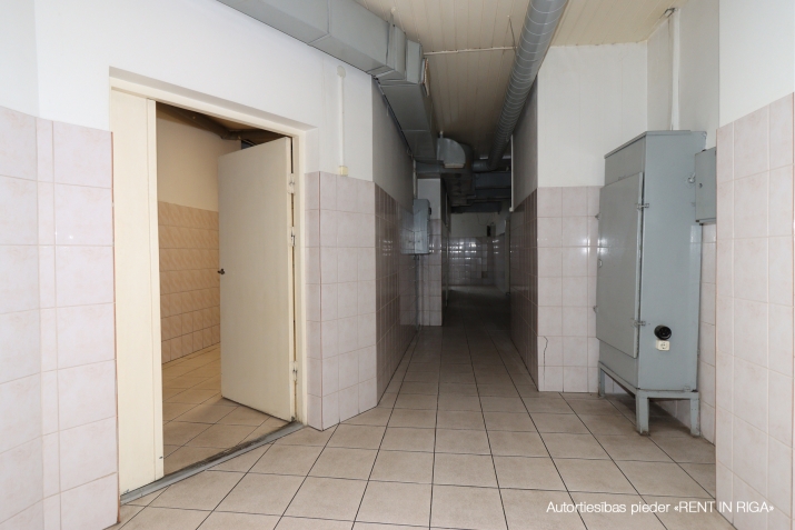 Izīrē komercplatību, Uriekstes iela 1, Rīga, Labais krasts, Centrs / 1 300 € 9