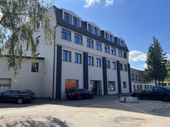 Uriekstes iela 1 1
