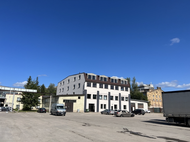 Uriekstes iela 1 2