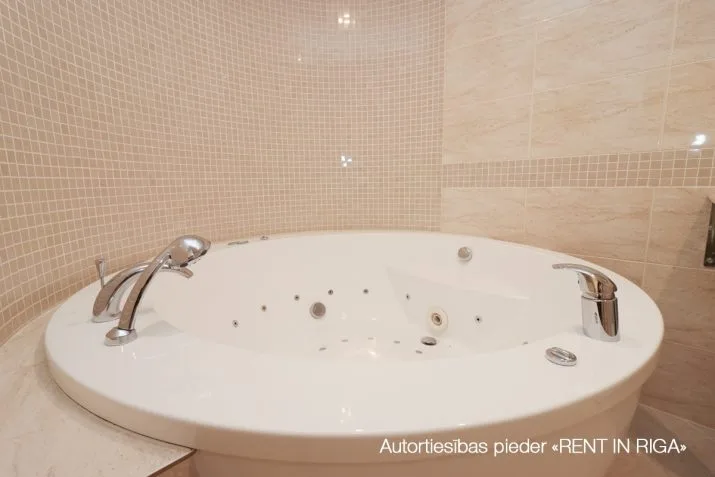 Izīrē dzīvokli, Pulkveža Brieža iela 11, Rīga, Labais krasts, Centrs / 1 200 € 15