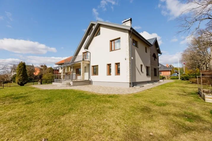 Tālivalža iela 1 3