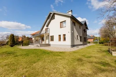 Pārdod māju, Tālivalža iela 1, Valmiera / 370 000 € 3