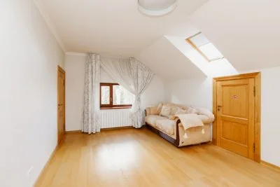 Pārdod māju, Tālivalža iela 1, Valmiera / 370 000 € 15