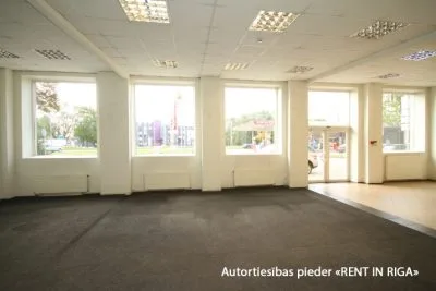 Izīrē tirdzniecības telpas, Kalnciema iela 87, Rīga, Šampēteris / 1530 € 5