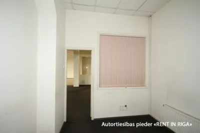 Izīrē tirdzniecības telpas, Kalnciema iela 87, Rīga, Šampēteris / 1530 € 8