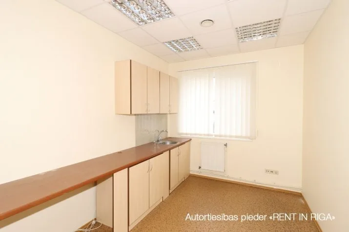 Izīrē tirdzniecības telpas, Artilērijas iela 40, Rīga, Labais krasts, Centrs / 881 € 10
