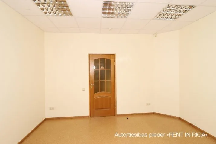 Izīrē tirdzniecības telpas, Artilērijas iela 40, Rīga, Labais krasts, Centrs / 881 € 11