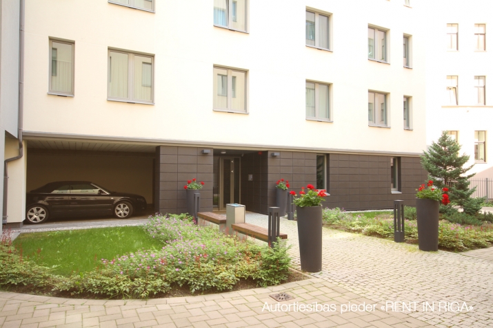 Izīrē dzīvokli, Strēlnieku iela 7, Rīga, Labais krasts, Centrs / 1 000 € 15