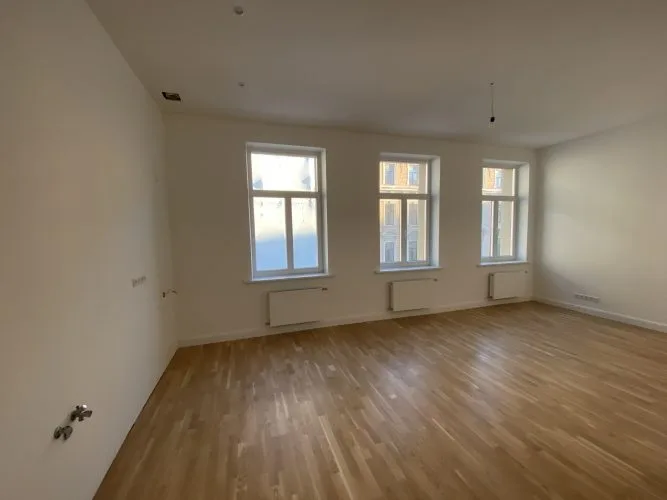 Lāčplēša iela 24 4