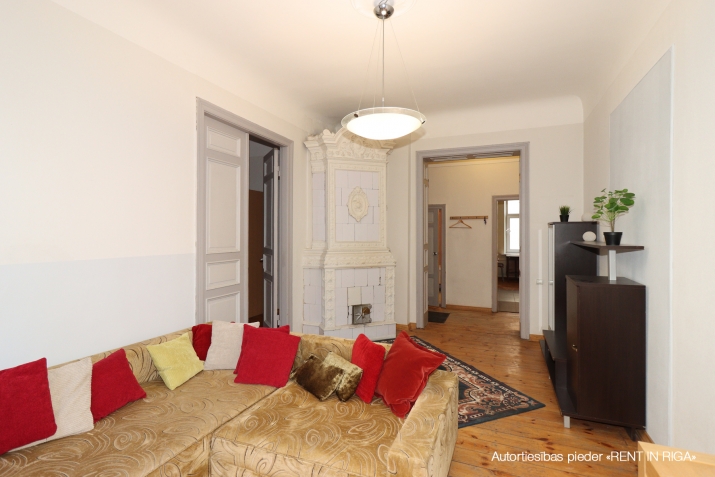 Izīrē dzīvokli, Lāčplēša iela 18, Rīga, Labais krasts, Centrs / 800 € 1