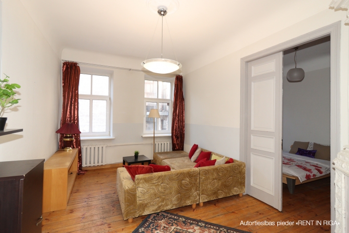 Izīrē dzīvokli, Lāčplēša iela 18, Rīga, Labais krasts, Centrs / 800 € 2