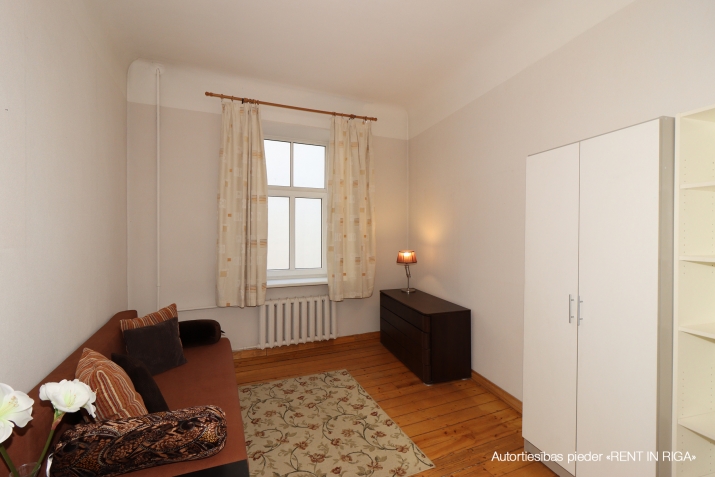 Izīrē dzīvokli, Lāčplēša iela 18, Rīga, Labais krasts, Centrs / 800 € 13