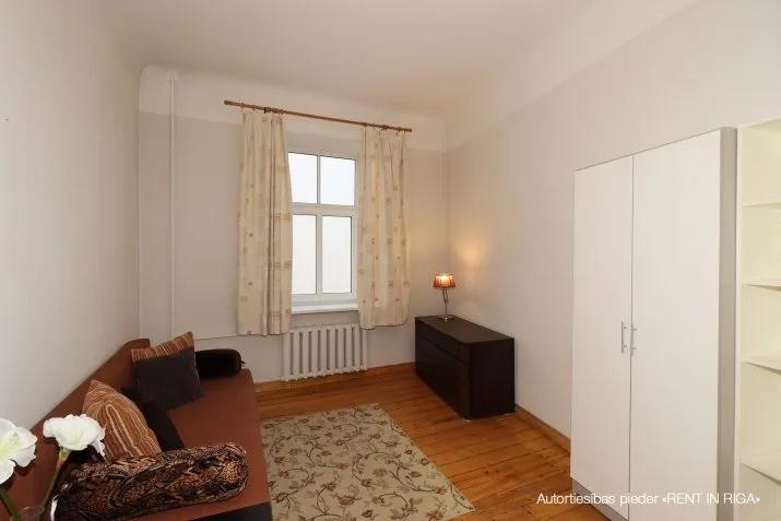 Izīrē dzīvokli, Lāčplēša iela 18, Rīga, Labais krasts, Centrs / 800 € 13