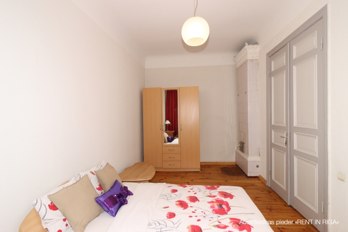 Izīrē dzīvokli, Lāčplēša iela 18, Rīga, Labais krasts, Centrs / 800 € 3