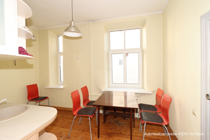 Izīrē dzīvokli, Lāčplēša iela 18, Rīga, Labais krasts, Centrs / 800 € 11