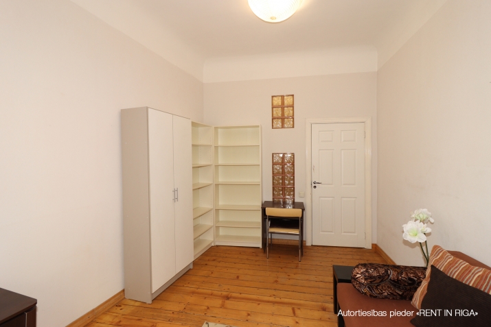 Izīrē dzīvokli, Lāčplēša iela 18, Rīga, Labais krasts, Centrs / 800 € 14