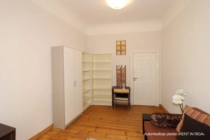 Izīrē dzīvokli, Lāčplēša iela 18, Rīga, Labais krasts, Centrs / 800 € 14