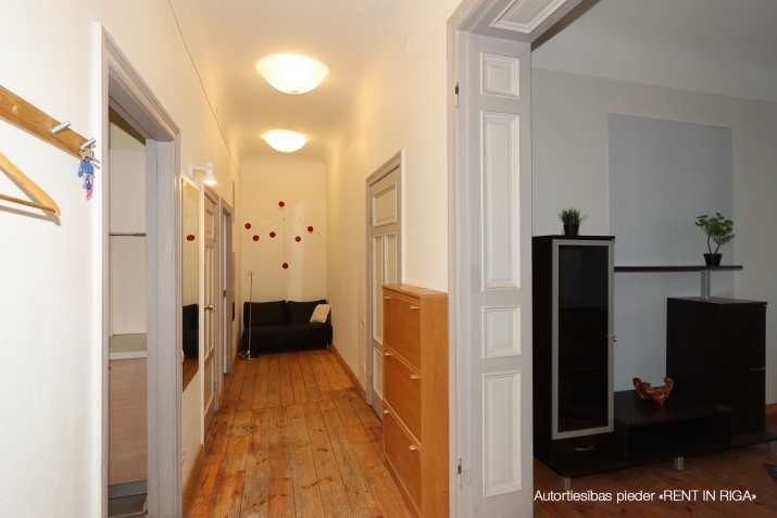 Izīrē dzīvokli, Lāčplēša iela 18, Rīga, Labais krasts, Centrs / 800 € 15