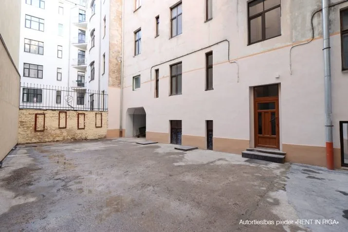 Izīrē dzīvokli, Lāčplēša iela 18, Rīga, Labais krasts, Centrs / 800 € 17