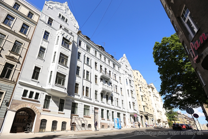 Izīrē dzīvokli, Lāčplēša iela 18, Rīga, Labais krasts, Centrs / 800 € 18