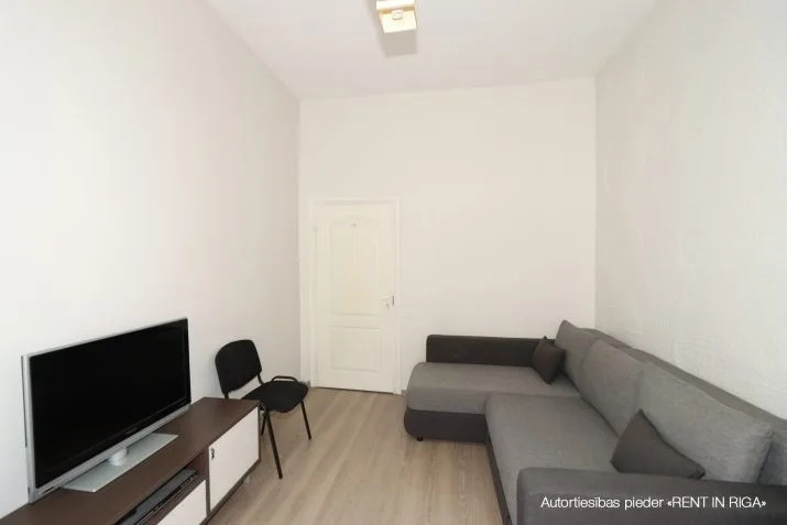Vaļņu iela 37 4