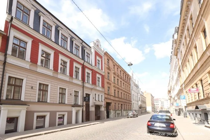 Apartment For Rent, Dzirnavu street 6, Rīga, Labais krasts, Centrs / 650 € 11