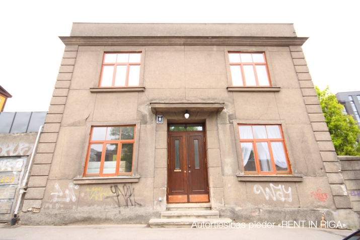 Emiļa Melngaiļa iela 8 1