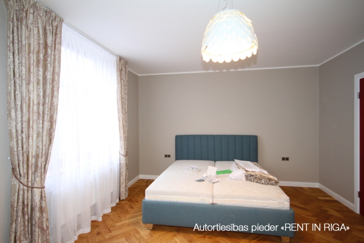 Emiļa Melngaiļa iela 8 18