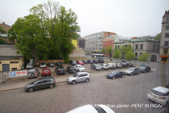 Emiļa Melngaiļa iela 8 21