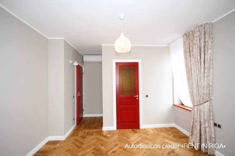 Emiļa Melngaiļa iela 8 7