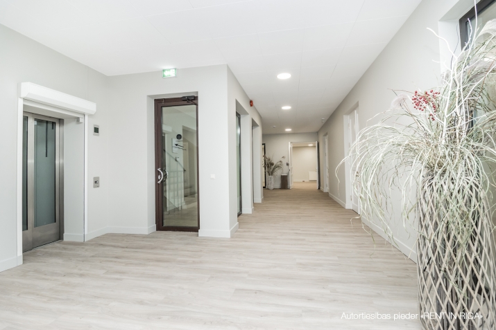 Meierovica bulvāris 16 / Rīga, Labais krasts, Centrs