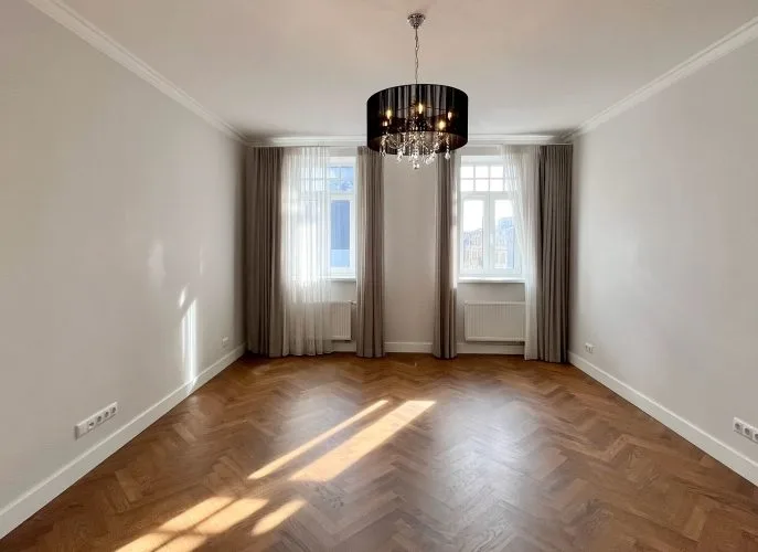 Izīrē dzīvokli, Lāčplēša iela 23, Rīga, Labais krasts, Centrs / 1 700 € 1