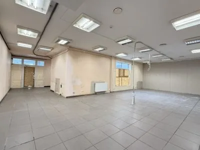 Izīrē tirdzniecības telpas, Pētersalas iela 1, Rīga, Labais krasts, Centrs / 660 € 1