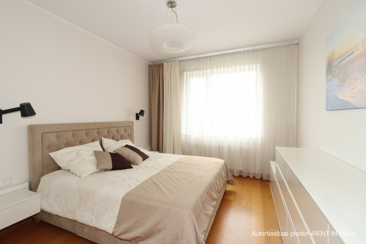 Pārdod tirdzniecības telpas, Grostonas iela 25, Rīga / 306 000 € 8