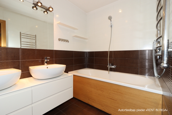 Pārdod tirdzniecības telpas, Grostonas iela 25, Rīga / 306 000 € 11