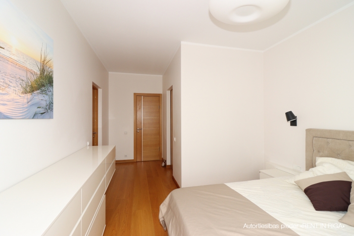 Pārdod tirdzniecības telpas, Grostonas iela 25, Rīga / 306 000 € 15
