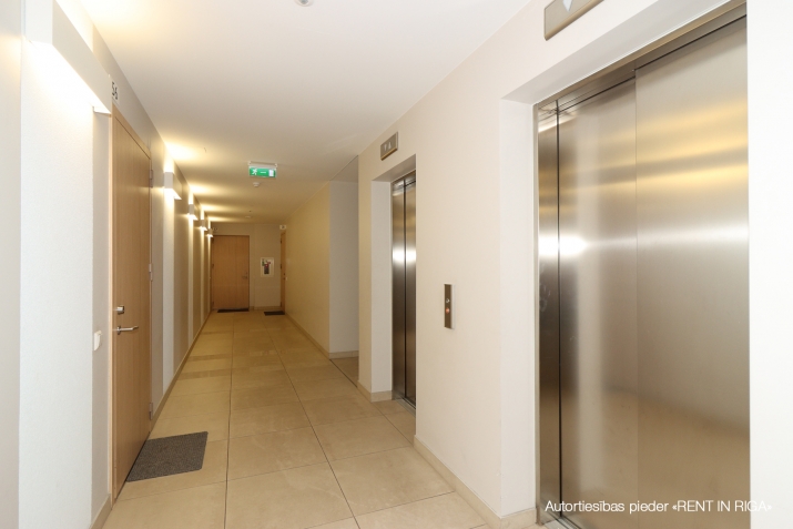 Pārdod tirdzniecības telpas, Grostonas iela 25, Rīga / 306 000 € 20