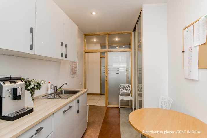Pārdod biroju, Brīvības iela 47, Rīga, Labais krasts, Centrs / 275 000 € 18